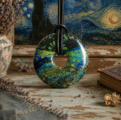 Märchenhafter Azurit Malachit Donut Anhänger, 35 x 8 mm, an verstellbarem Lederband, Boho Schmuck Spiritual Hippie Goa Natur Schmuck