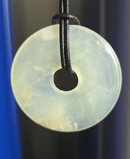 Echte Jade Burma Jade China Jade, Anhänger, Donut, 40 mm an Lederband Jade Pendant | Chinese Pi Disc | Lucky Amulet | Feng Shui Jewelry