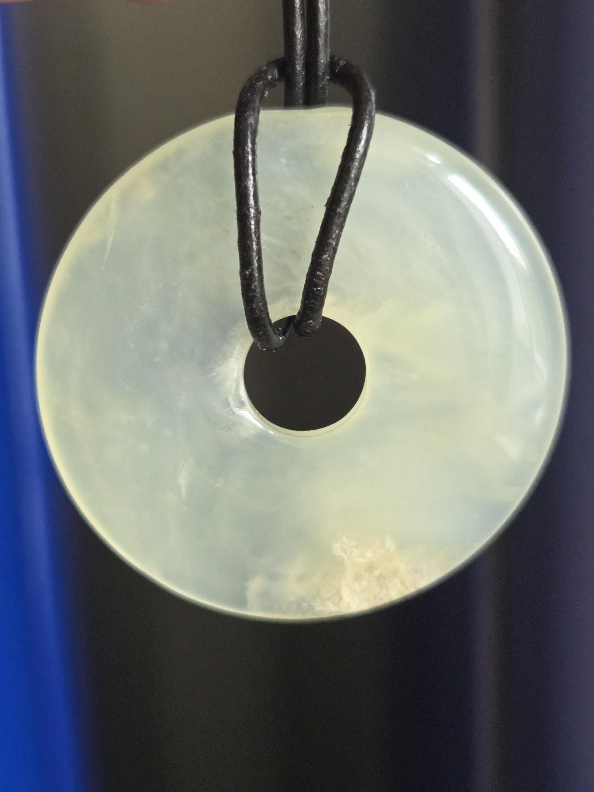 Echte Jade Burma Jade China Jade, Anhänger, Donut, 40 mm an Lederband Jade Pendant | Chinese Pi Disc | Lucky Amulet | Feng Shui Jewelry