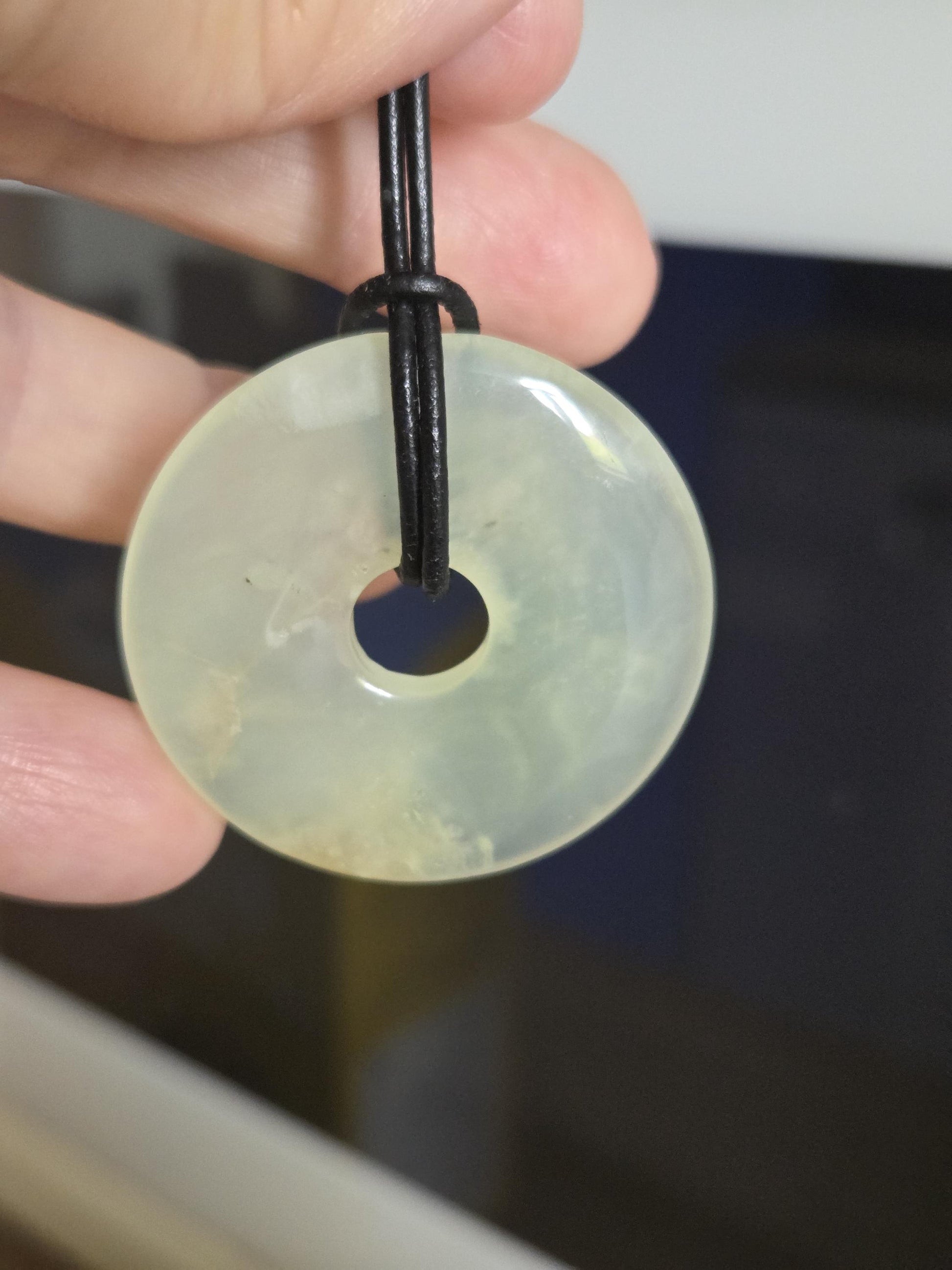 Echte Jade Burma Jade China Jade, Anhänger, Donut, 40 mm an Lederband Jade Pendant | Chinese Pi Disc | Lucky Amulet | Feng Shui Jewelry