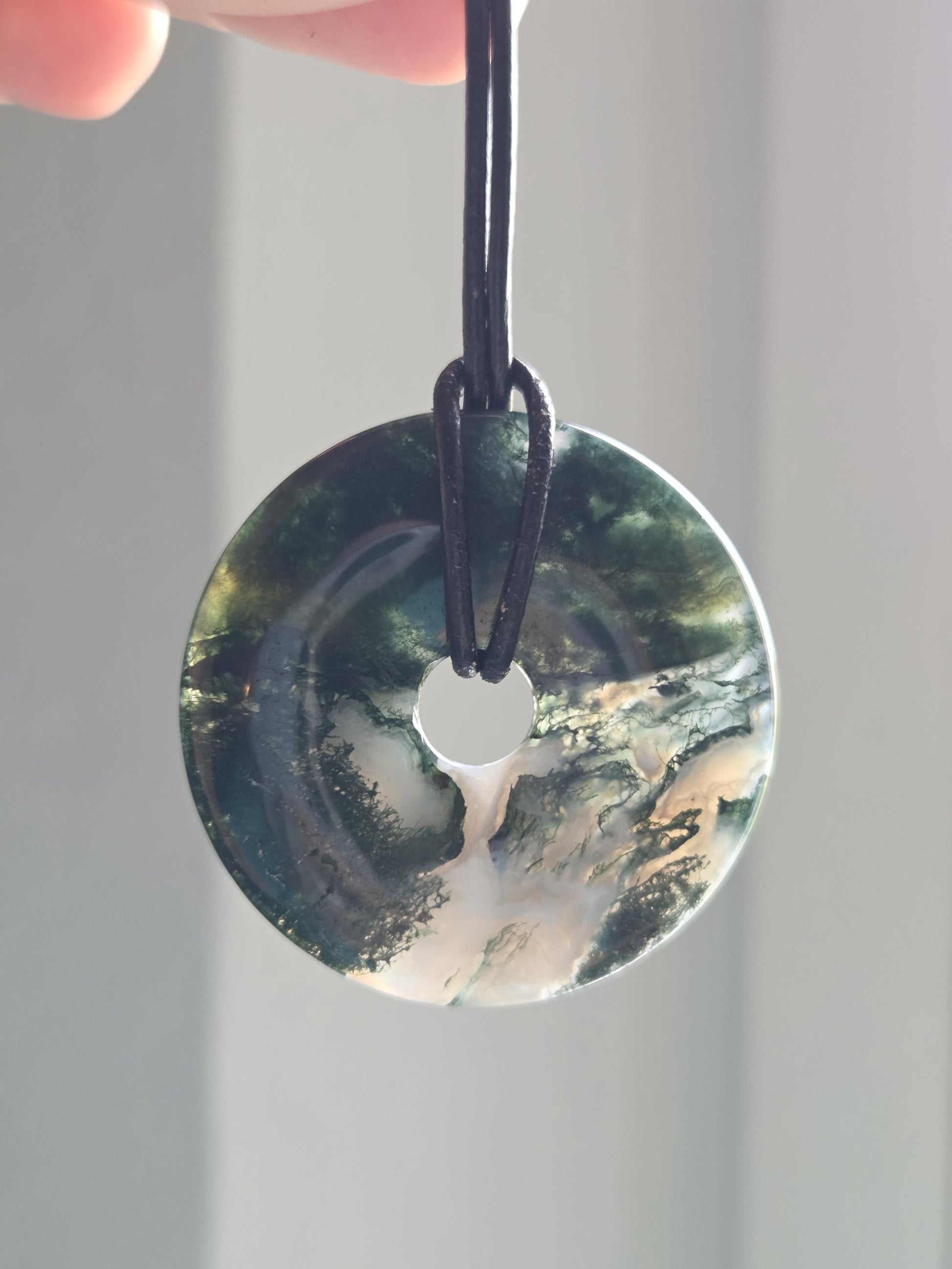 Mystischer Moosachat Donut, Moosachat in drusy Quarz Anhänger, 40 x 7 mm, an verstellbarem Lederband