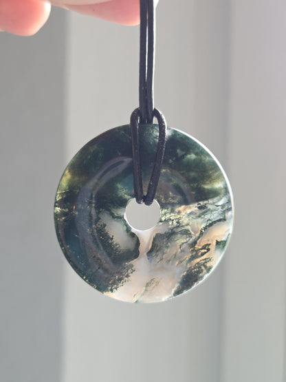 Mystischer Moosachat Donut, Moosachat in drusy Quarz Anhänger, 40 x 7 mm, an verstellbarem Lederband