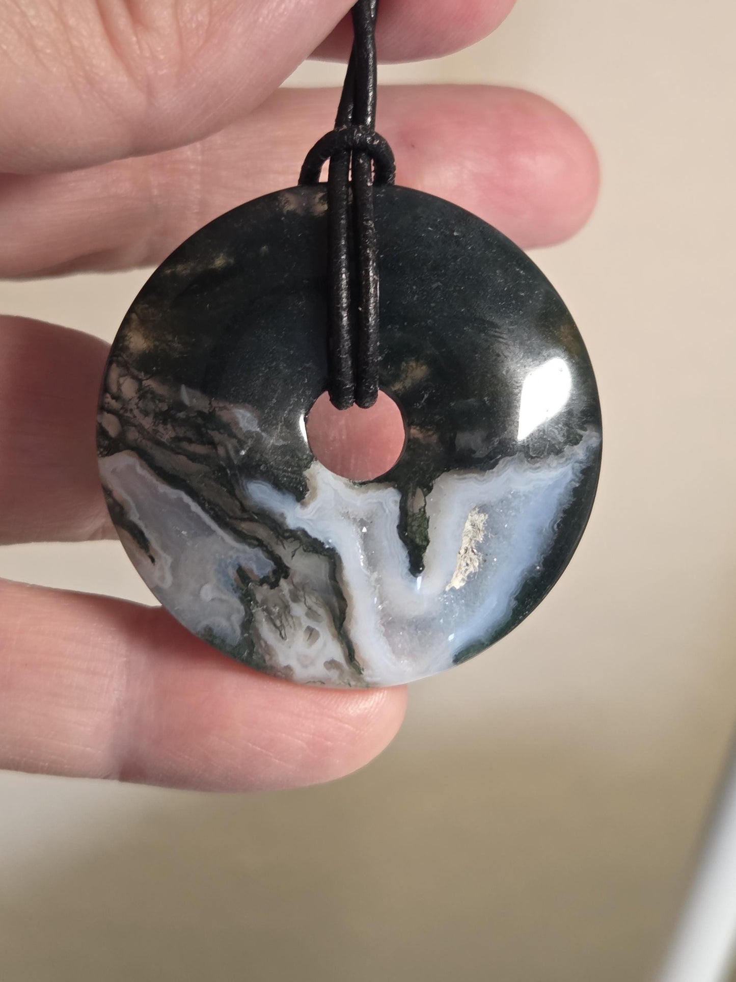 Mystischer Moosachat Donut, Moosachat in drusy Quarz Anhänger, 40 x 7 mm, an verstellbarem Lederband