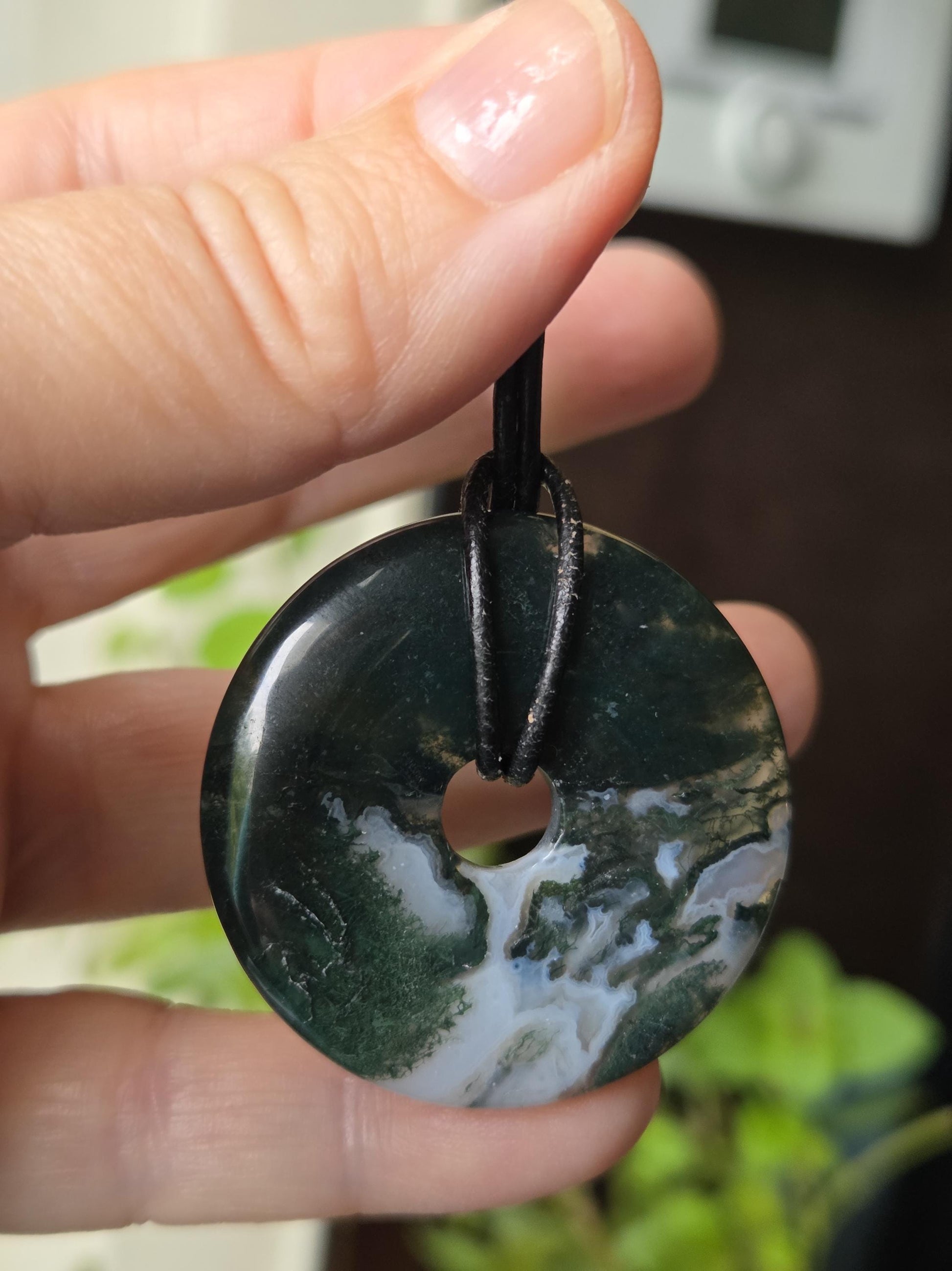 Mystischer Moosachat Donut, Moosachat in drusy Quarz Anhänger, 40 x 7 mm, an verstellbarem Lederband