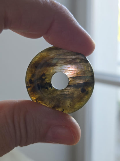 Labradorit blau grün Donut grün blauer Labradorit Anhänger, 30 x 6 mm, gebohrt, an verstellbarem Lederband
