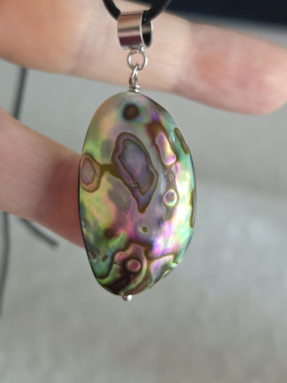 Abalone Perlmutt Muschel, Paua Seeohr, See Opal Silber Anhänger 45 x 20 x 12 mm, an verstellbarem Lederband, Kunsthandwerk, Designer Schmuck