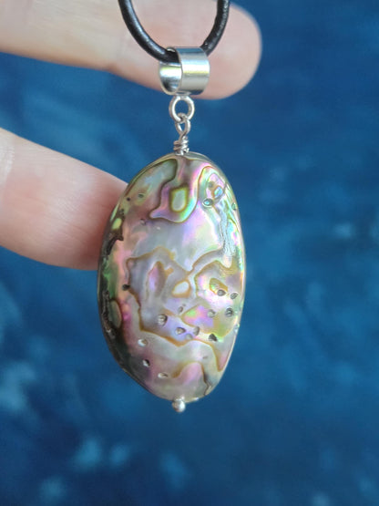 Abalone Perlmutt Muschel, Paua Seeohr, See Opal Silber Anhänger 45 x 20 x 12 mm, an verstellbarem Lederband, Kunsthandwerk, Designer Schmuck