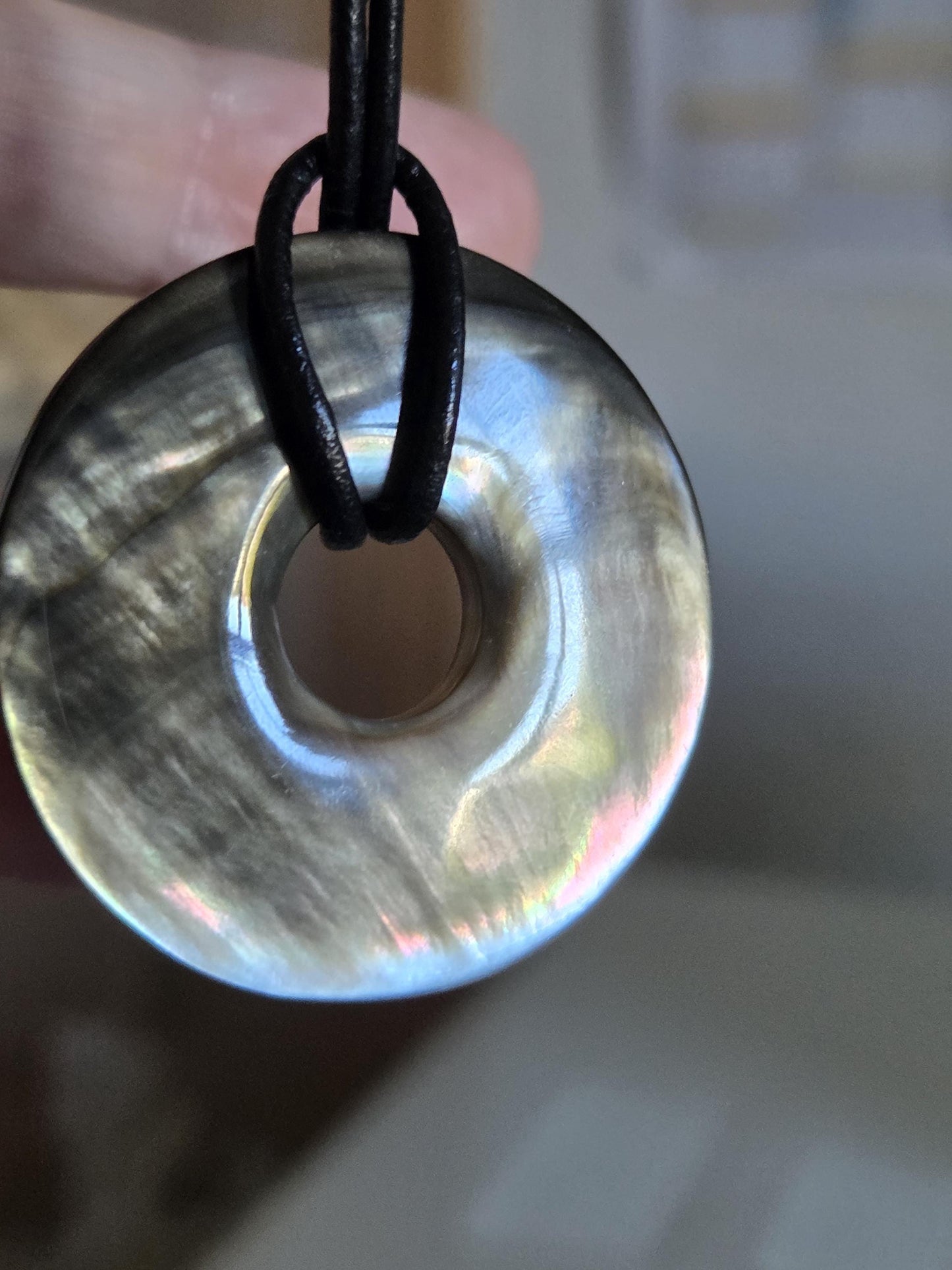 Dunkele Perlmutt Abalone Muschel, See Opal, Donut Anhänger, 36 x 5 mm, an verstellbarem Lederband