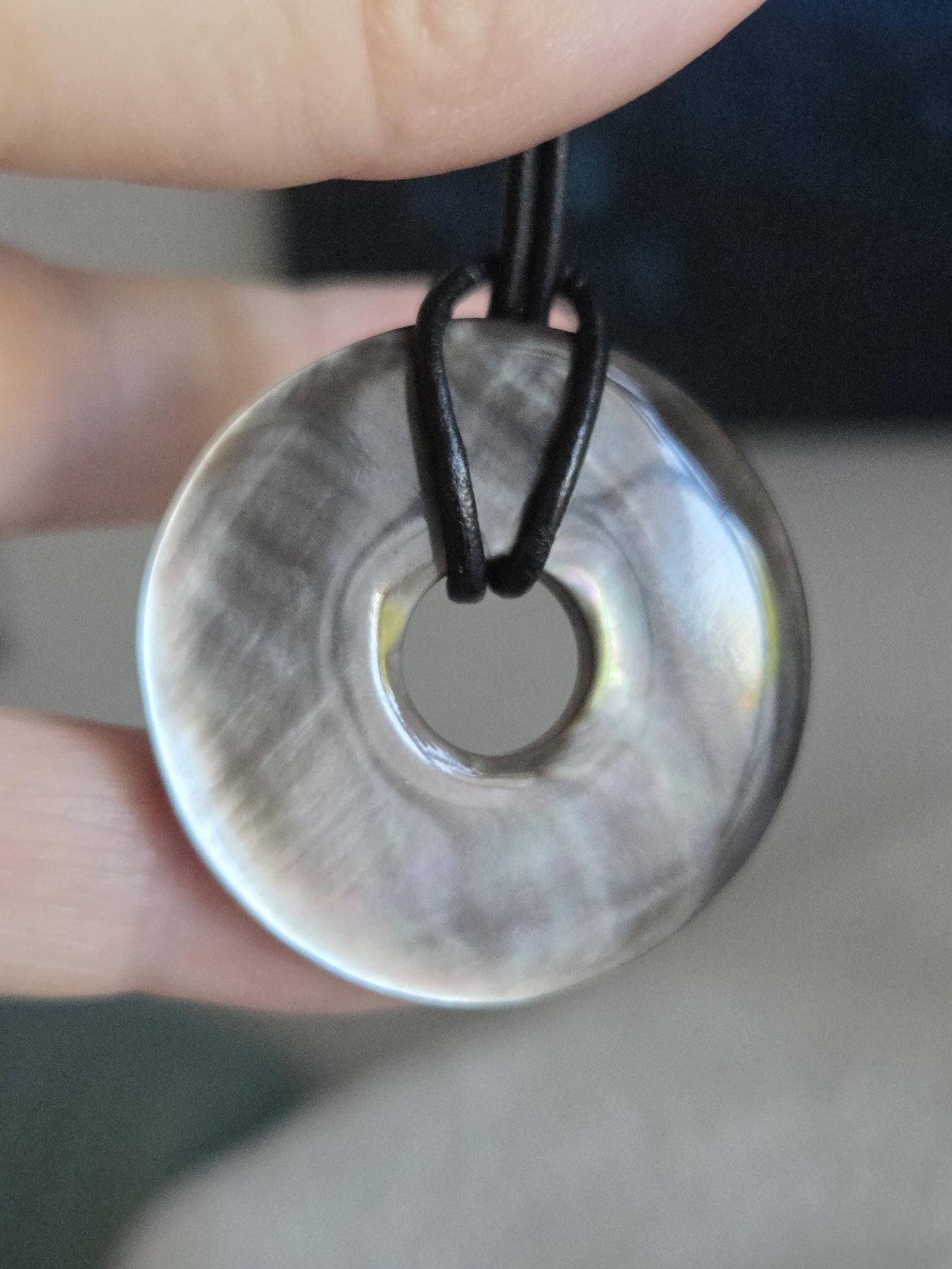 Dunkele Perlmutt Abalone Muschel, See Opal, Donut Anhänger, 36 x 5 mm, an verstellbarem Lederband