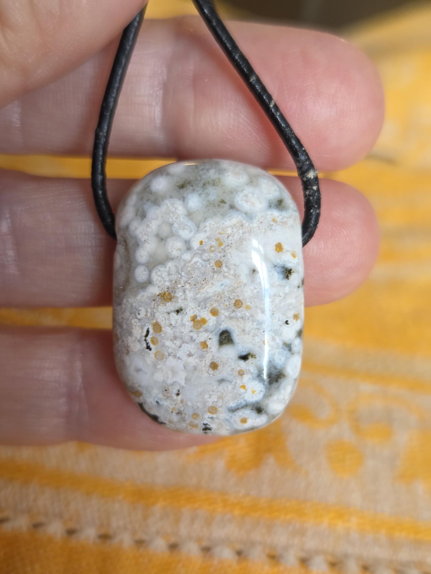 Ozean Jaspis, Ocean Jasper, Ozeanjaspis Anhänger, 30 x 23 x 9 mm, gebohrt, an verstellbarem Lederband