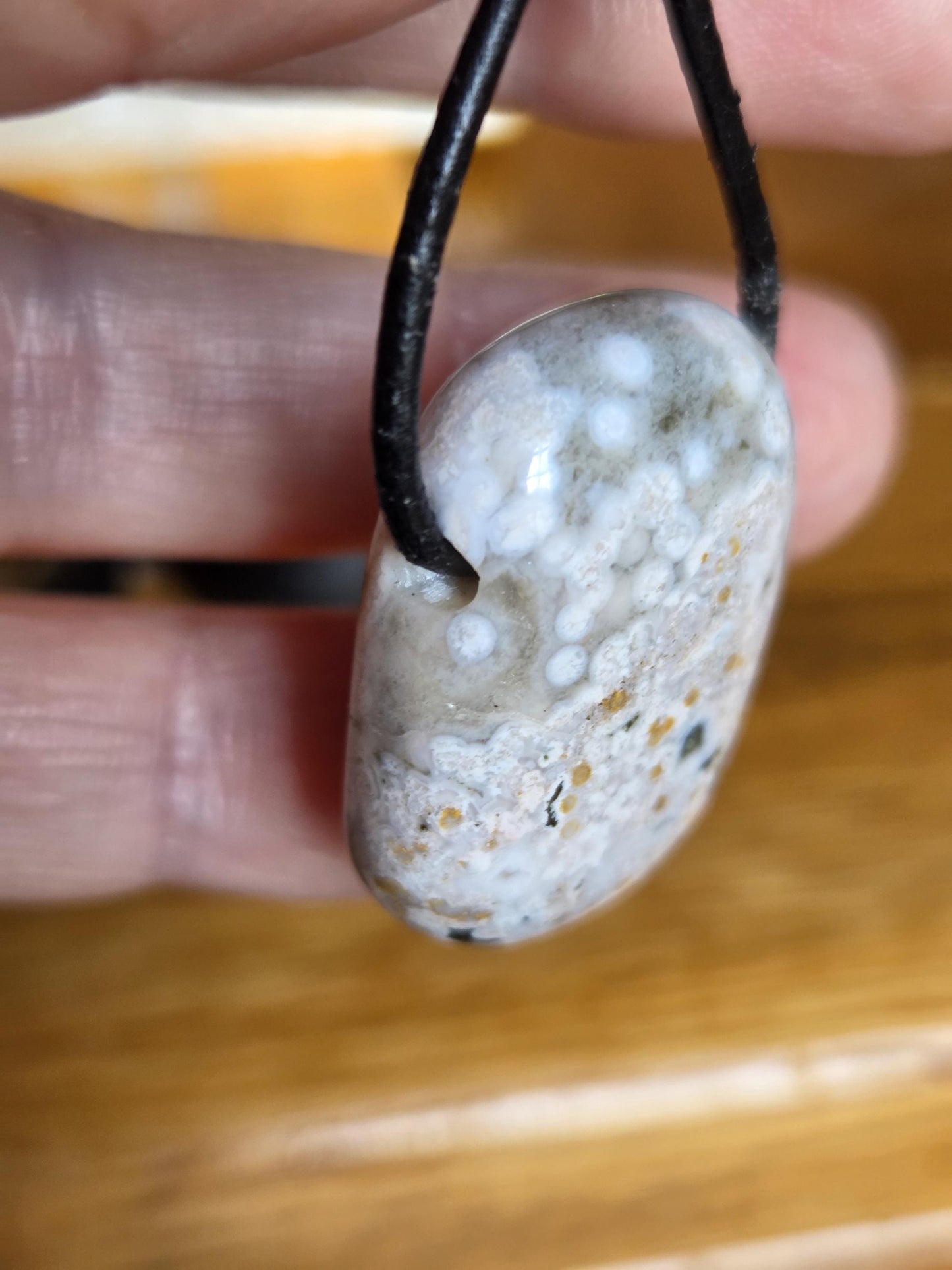 Ozean Jaspis, Ocean Jasper, Ozeanjaspis Anhänger, 30 x 23 x 9 mm, gebohrt, an verstellbarem Lederband