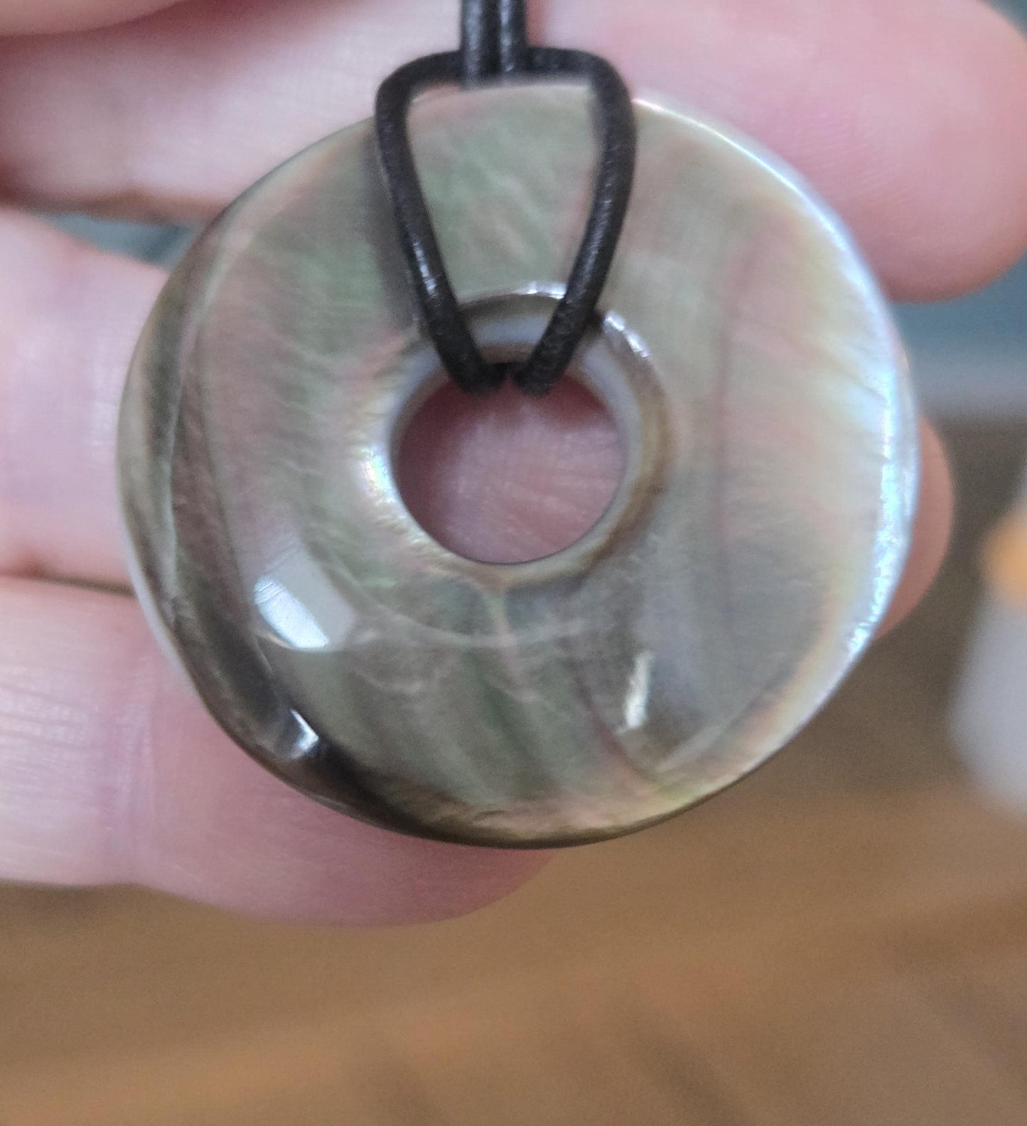 Dunkele Perlmutt Abalone Muschel, See Opal, Donut Anhänger, 36 x 5 mm, an verstellbarem Lederband