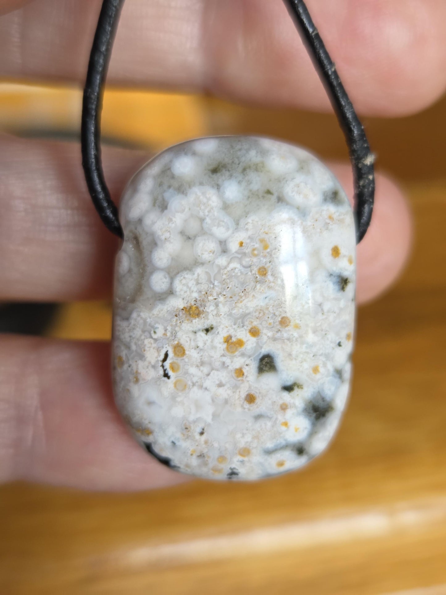 Ozean Jaspis, Ocean Jasper, Ozeanjaspis Anhänger, 30 x 23 x 9 mm, gebohrt, an verstellbarem Lederband