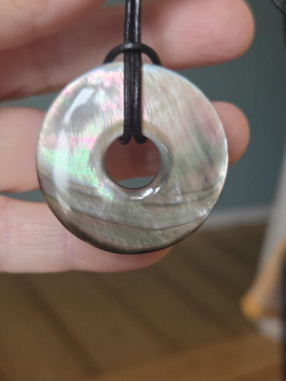 Dunkele Perlmutt Abalone Muschel, See Opal, Donut Anhänger, 36 x 5 mm, an verstellbarem Lederband