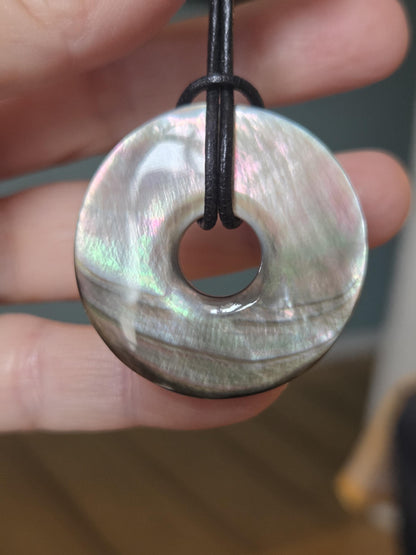 Dunkele Perlmutt Abalone Muschel, See Opal, Donut Anhänger, 36 x 5 mm, an verstellbarem Lederband