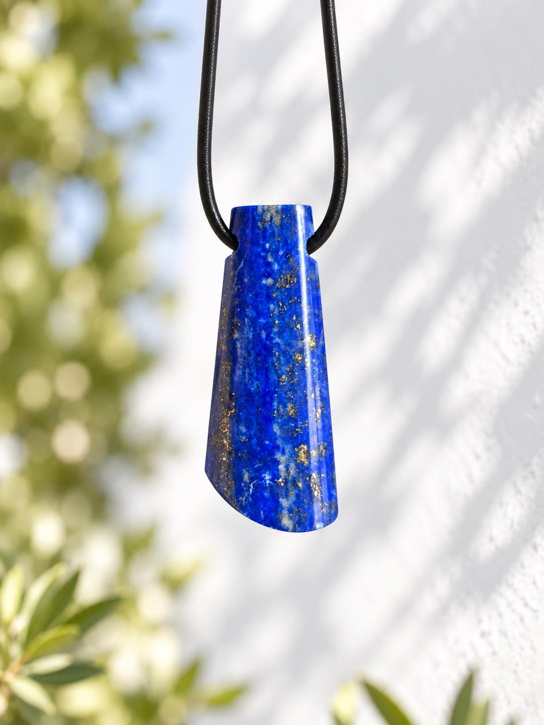Lapislazuli Lapis Lazuli Anhänger, Stein der Engel, 37 x 15 x 7 mm, gebohrt, an verstellbarem Lederband