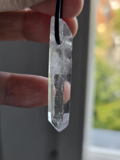 Magischer Lemuria lemurischer Kristall mit Yin Code, Kristallspitze Anhänger, 46 x 12 x 10 mm, gebohrt, an verstellbarem Lederband