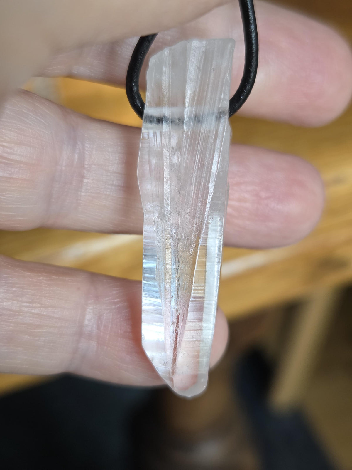 Magischer Lemuria lemurischer Kristall mit Yin Code, Kristallspitze Anhänger, 46 x 12 x 10 mm, gebohrt, an verstellbarem Lederband