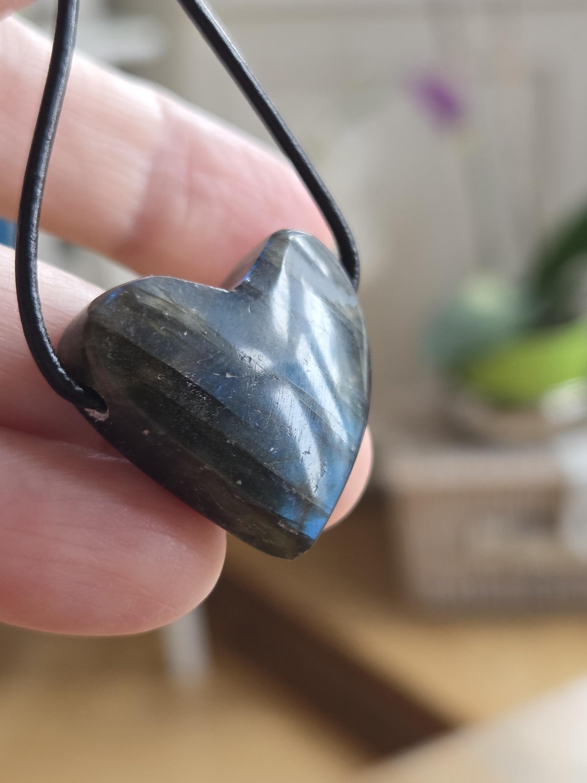 Labradorit Herz Anhänger blau grün 26 x 27 x 10 mm, gebohrt an verstellbarem Lederband