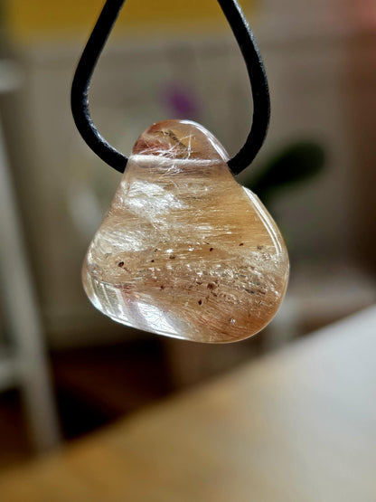 Rutil Quarz Rutile in Gold und Silber Goldrutilquarz Anhänger, 23 x 22 x 14 mm, an verstellbarem Lederband