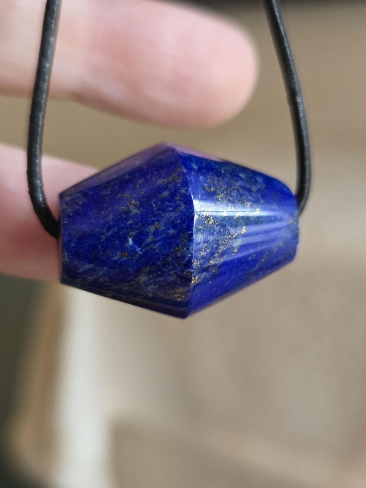 Lapislazuli Lapis Lazuli Tönnchen Anhänger, Stein der Engel, 19 x 25 mm, gebohrt, an verstellbarem Lederband