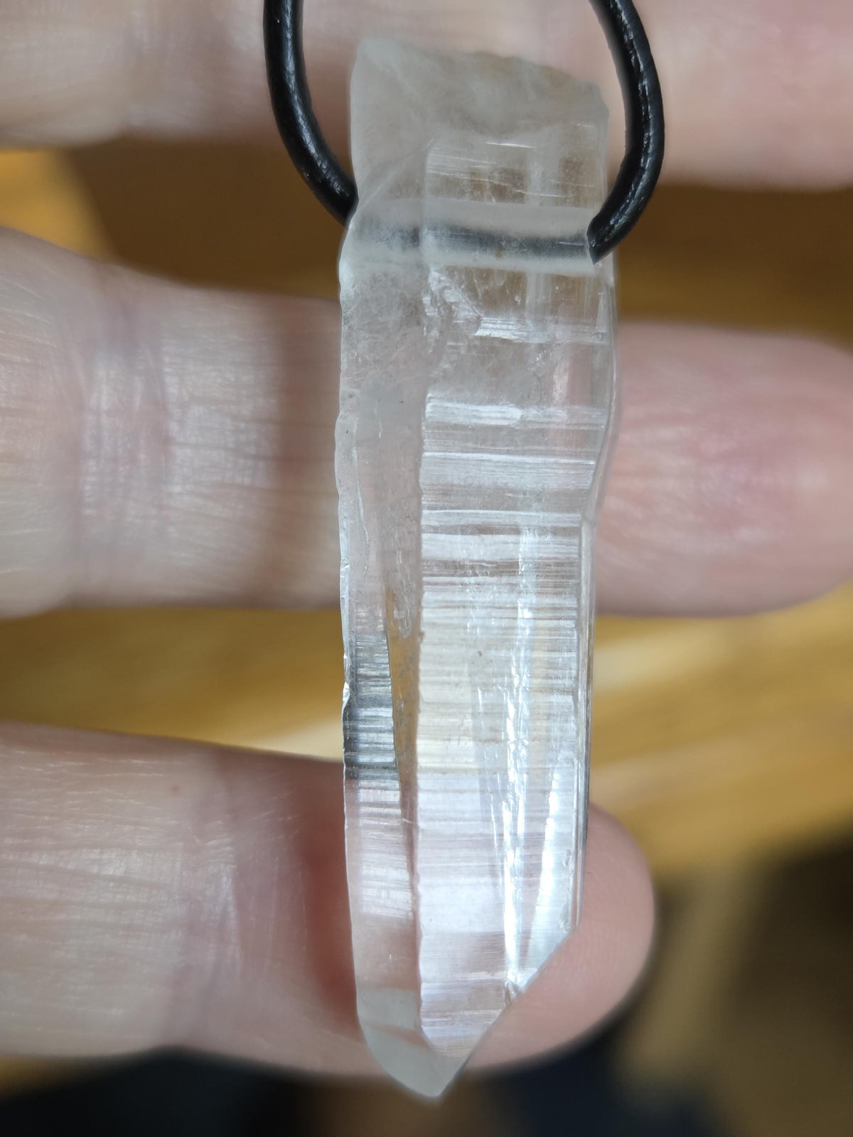 Magischer Lemuria lemurischer Kristall mit Yin Code, Kristallspitze Anhänger, 46 x 12 x 10 mm, gebohrt, an verstellbarem Lederband