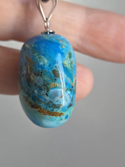 Traumhafter Atacama Opal aus Chile, Anhänger, 37 x 22 x 18 mm, an 925er Silberöse, an verstellbarem Lederband, Hals Chakra, Kommunikation