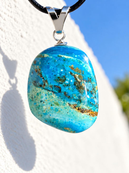 Traumhafter Atacama Opal aus Chile, Anhänger, 37 x 22 x 18 mm, an 925er Silberöse, an verstellbarem Lederband, Hals Chakra, Kommunikation