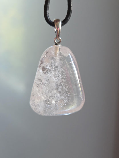 Morganit hell rosa Beryll Anhänger, 34 x 22 x 12 mm, an 925er Silber Öse, an verstellbarem Lederband