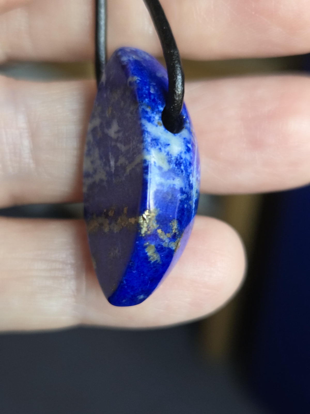 Lapislazuli Lapis Lazuli Anhänger Navetteförmig, Stein der Engel, 30 x 11 x 13 mm, gebohrt, an verstellbarem Lederband
