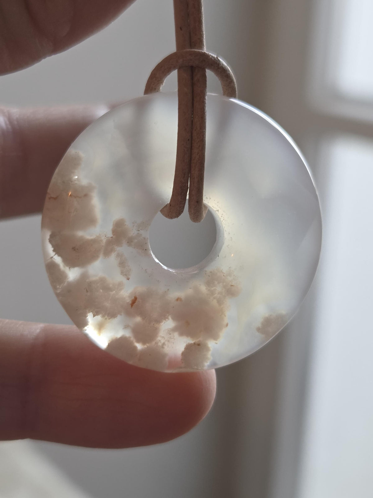 Kirschblüten Achat Sakura Blumenachat Donut Anhänger 33 x 7 mm, an verstellbarem Lederband