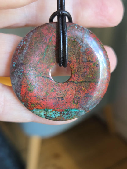 Sonora Sunrise Donut Zarinit Anhänger 40 x 8 mm, an verstellbarem Lederband