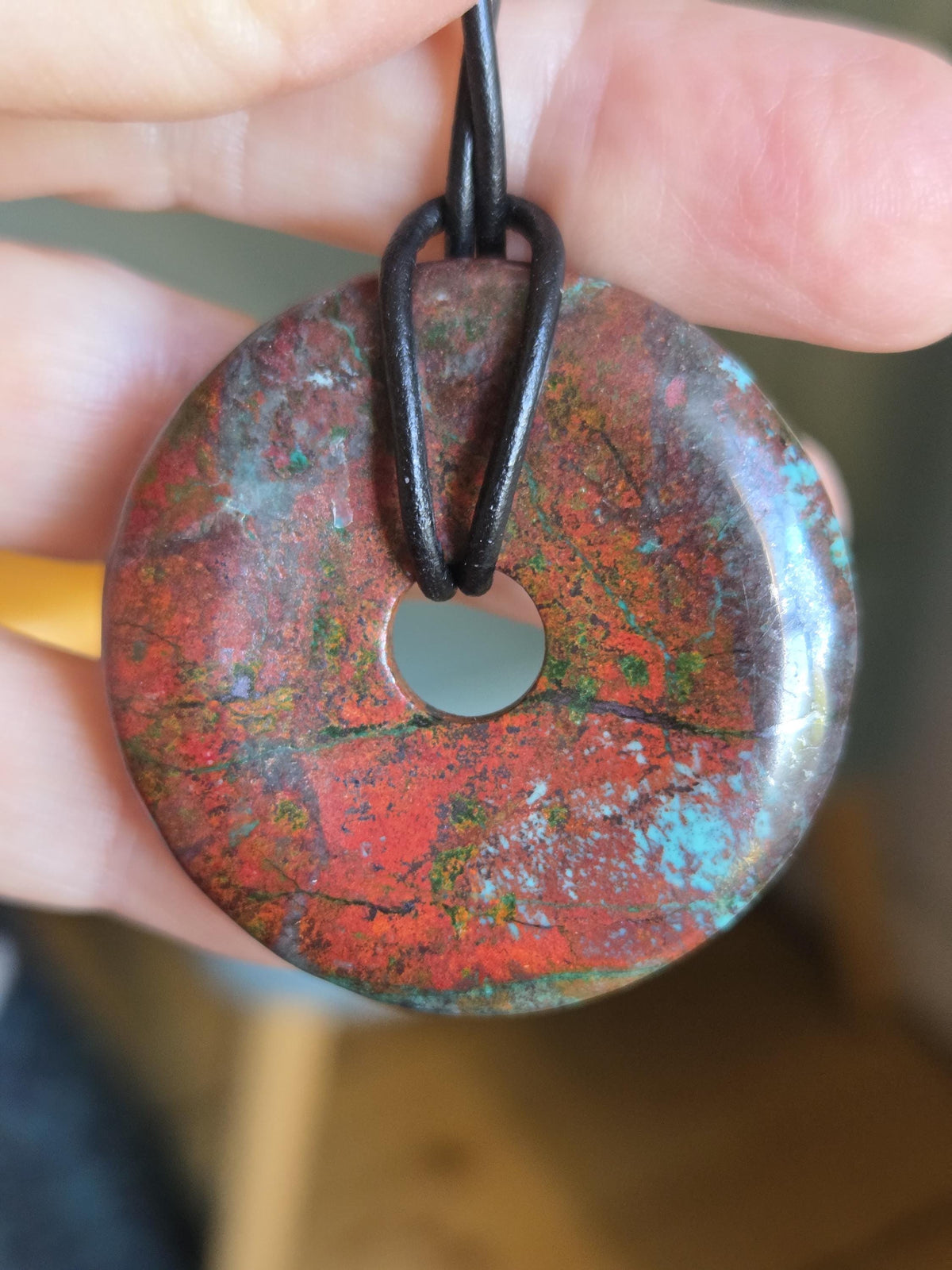Sonora Sunrise Donut Zarinit Anhänger 40 x 8 mm, an verstellbarem Lederband