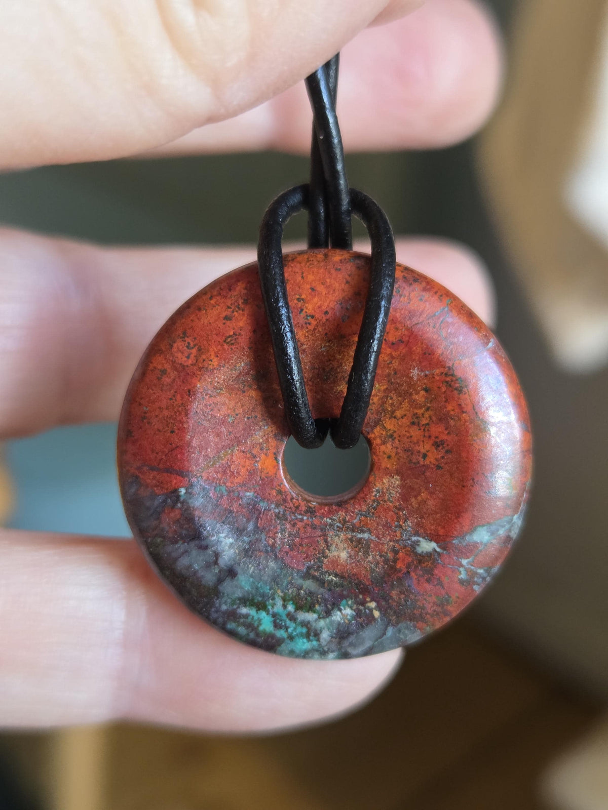 Sonora Sunrise Donut Zarinit Anhänger 30 x 7 mm, an verstellbarem Lederband