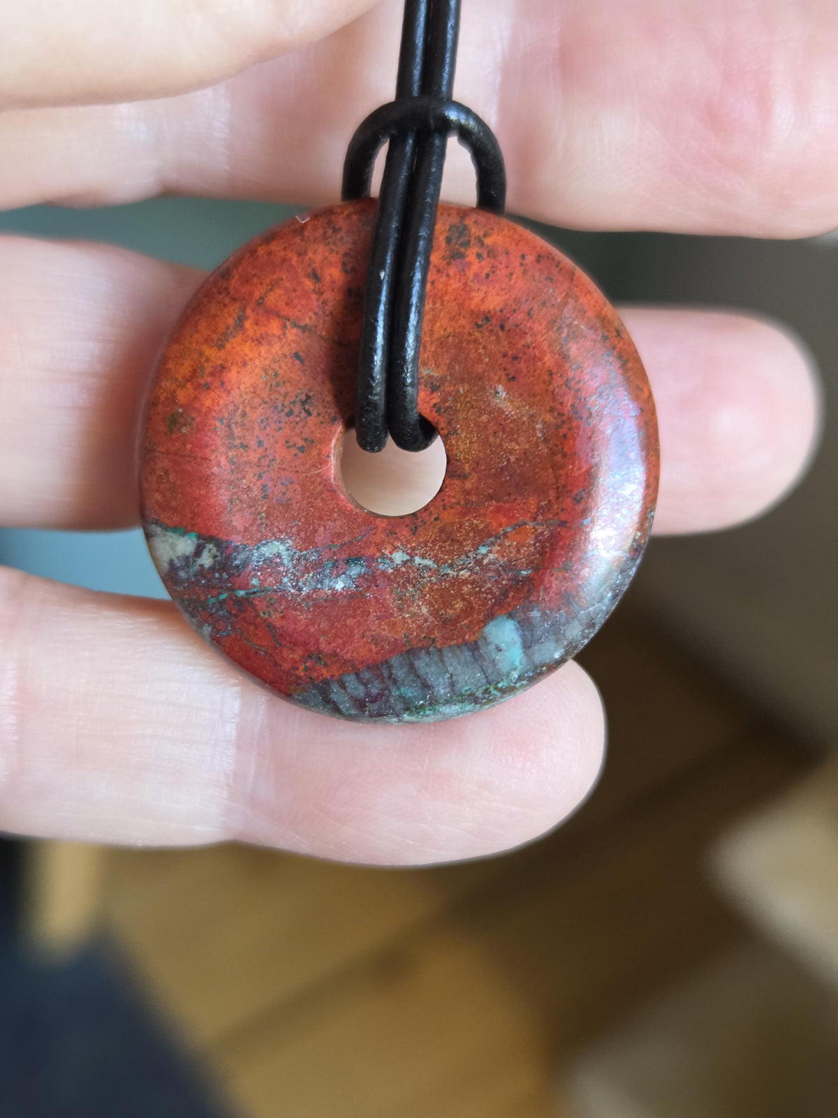 Sonora Sunrise Donut Zarinit Anhänger 30 x 7 mm, an verstellbarem Lederband