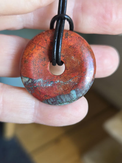 Sonora Sunrise Donut Zarinit Anhänger 30 x 7 mm, an verstellbarem Lederband