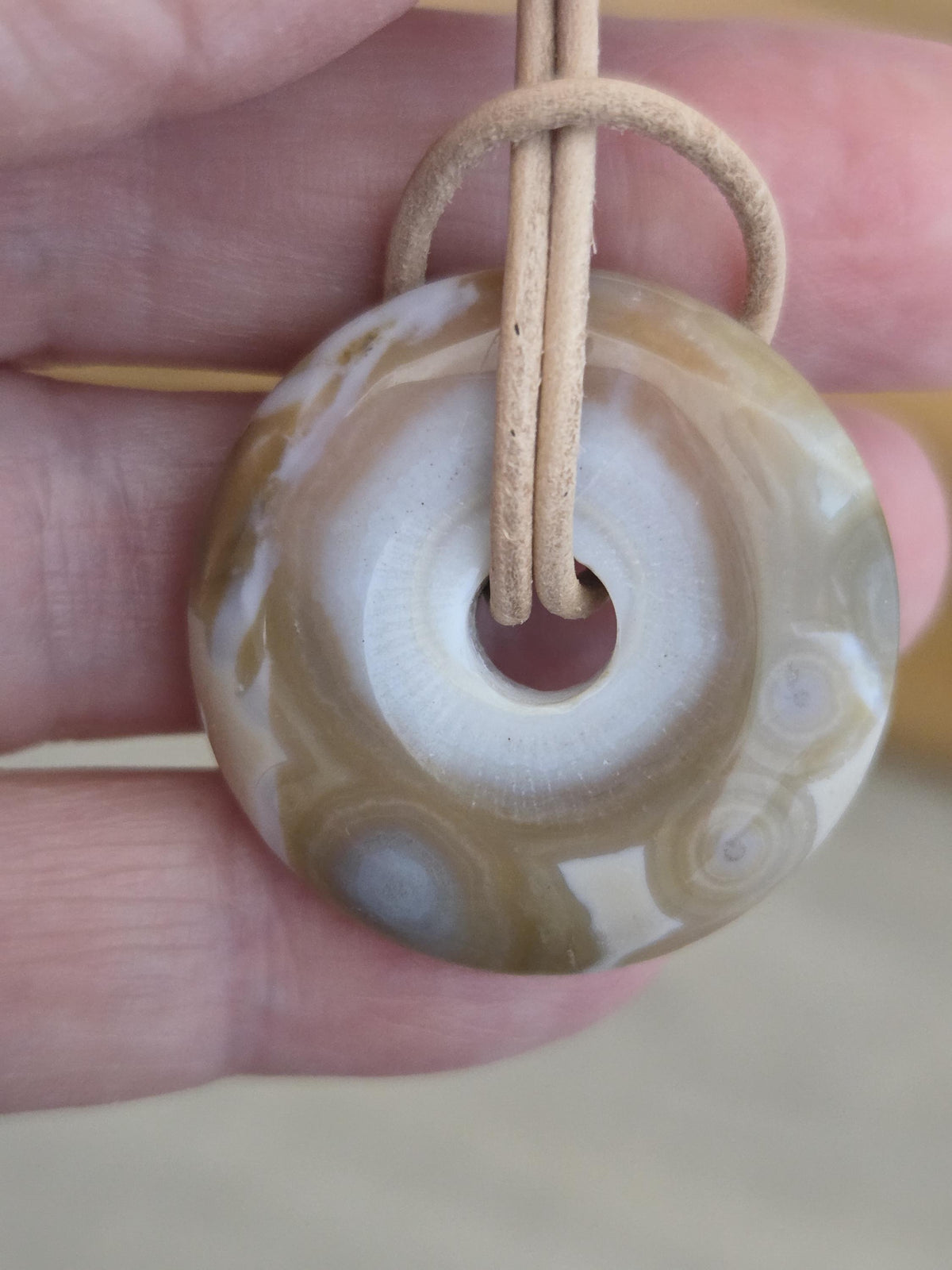 Ozean Jaspis Donut, Ocean Jaspis, Ozeanjaspis Donut Anhänger, 30 x 8 mm, an verstellbarem Lederband