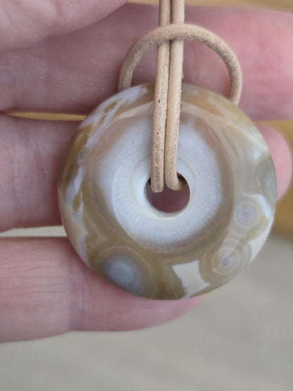 Ozean Jaspis Donut, Ocean Jaspis, Ozeanjaspis Donut Anhänger, 30 x 8 mm, an verstellbarem Lederband
