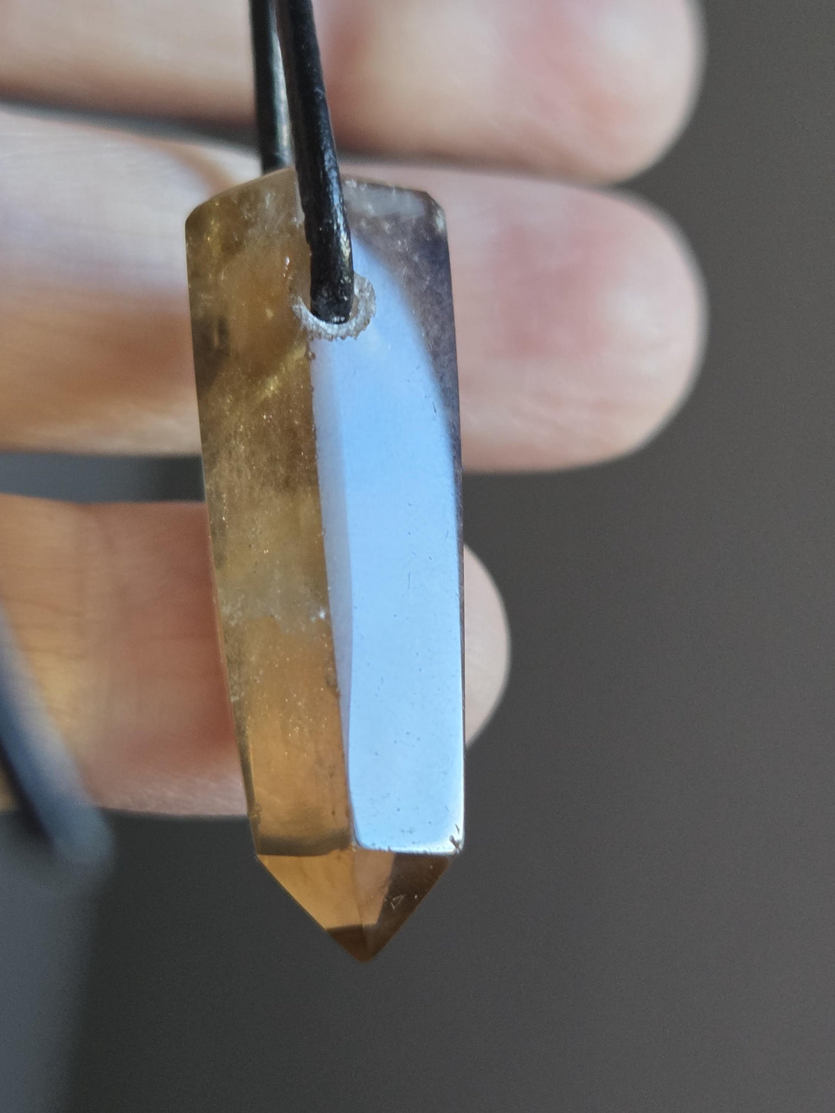 Citrin Kristall unbehandelt ungebrannt Citrin Spitze, 34 x 17 x 12 mm, gebohrt, an verstellbarem Lederband