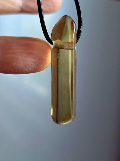 Citrin Kristall unbehandelt ungebrannt Citrin Spitze, 45 x 11 x 8 mm, gebohrt, an verstellbarem Lederband