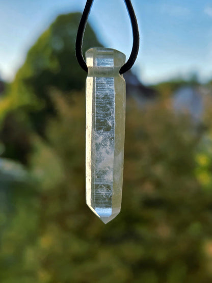 Magischer Lemuria lemurischer Kristall mit Yin Code, Kristallspitze Anhänger, 44 x 11 x 10 mm, gebohrt, an verstellbarem Lederband