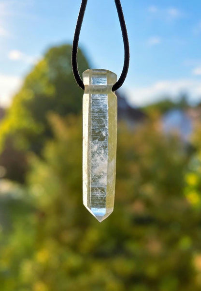 Magischer Lemuria lemurischer Kristall mit Yin Code, Kristallspitze Anhänger, 44 x 11 x 10 mm, gebohrt, an verstellbarem Lederband
