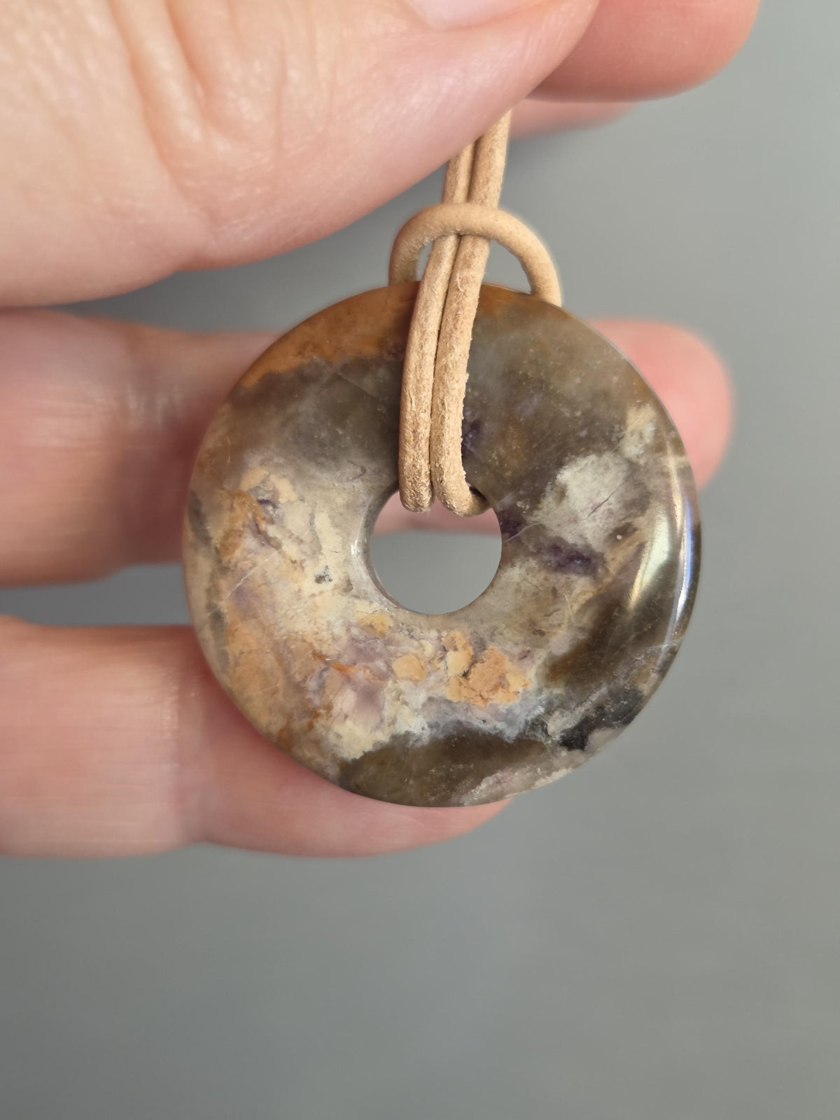 Fluorit Opal Tiffany Stone Donut Anhänger, 31 x 7 mm, an verstellbarem Lederband