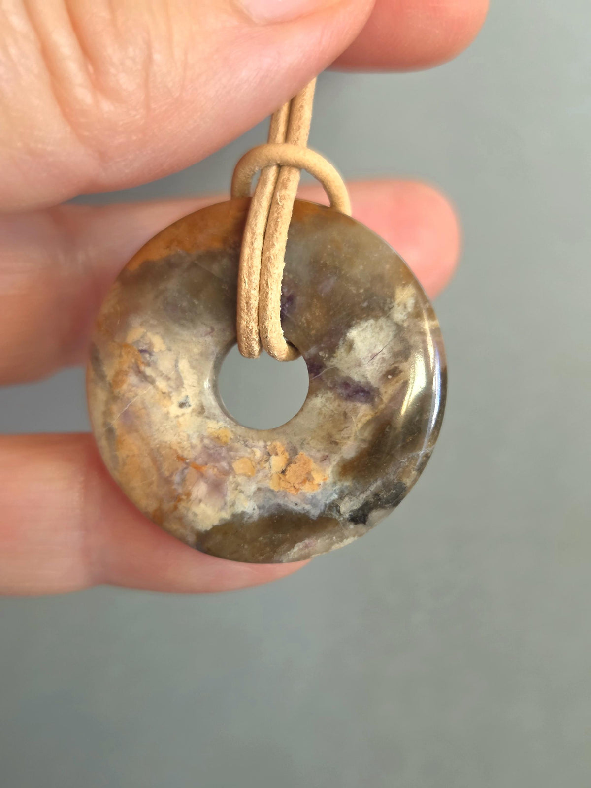 Fluorit Opal Tiffany Stone Donut Anhänger, 31 x 7 mm, an verstellbarem Lederband