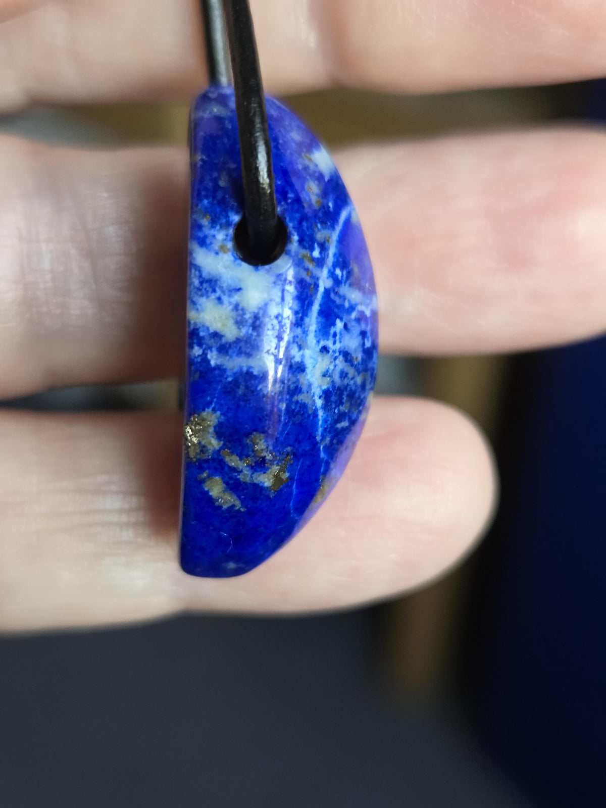 Lapislazuli Lapis Lazuli Anhänger Navetteförmig, Stein der Engel, 30 x 11 x 13 mm, gebohrt, an verstellbarem Lederband