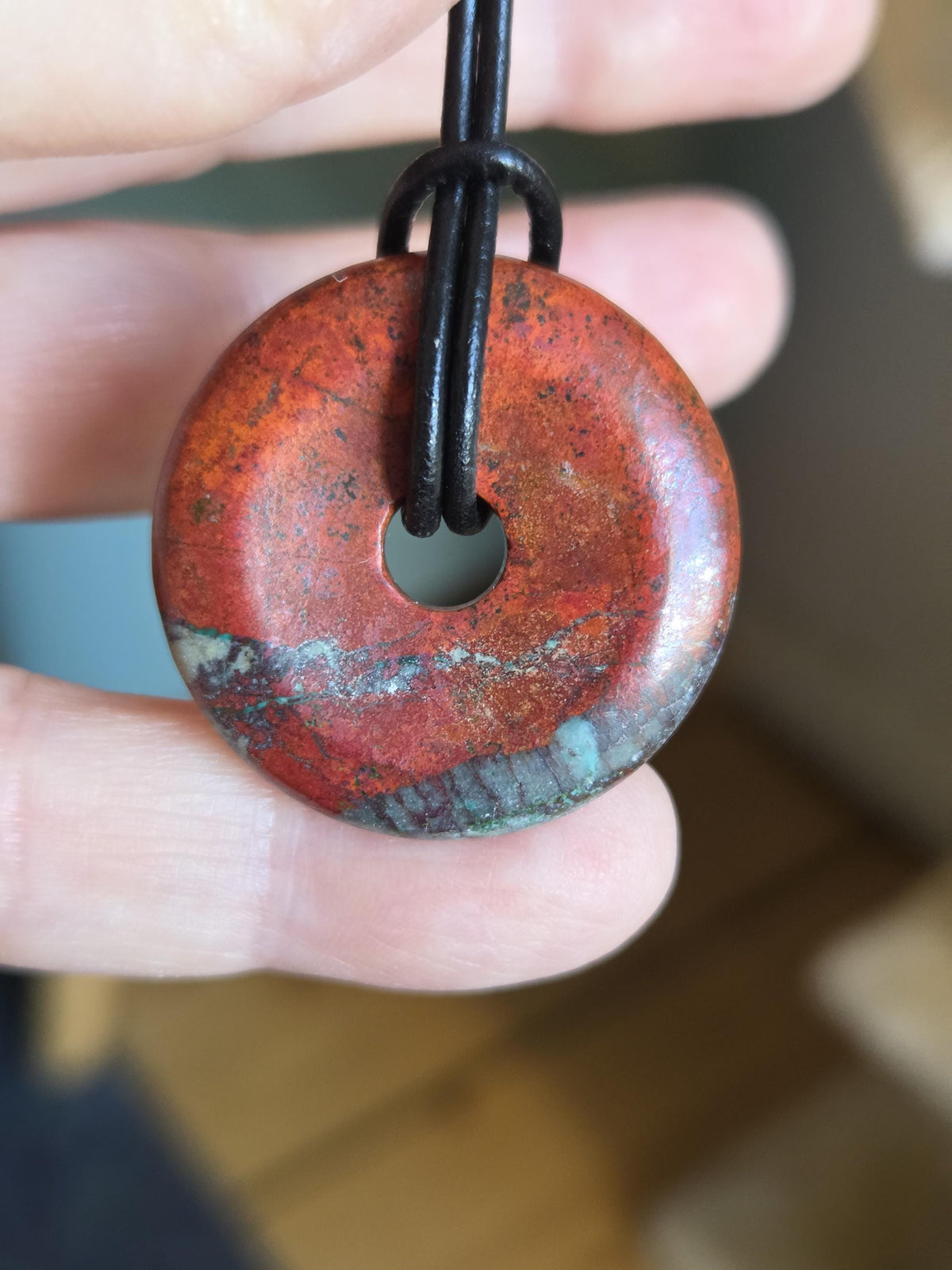 Sonora Sunrise Donut Zarinit Anhänger 30 x 7 mm, an verstellbarem Lederband