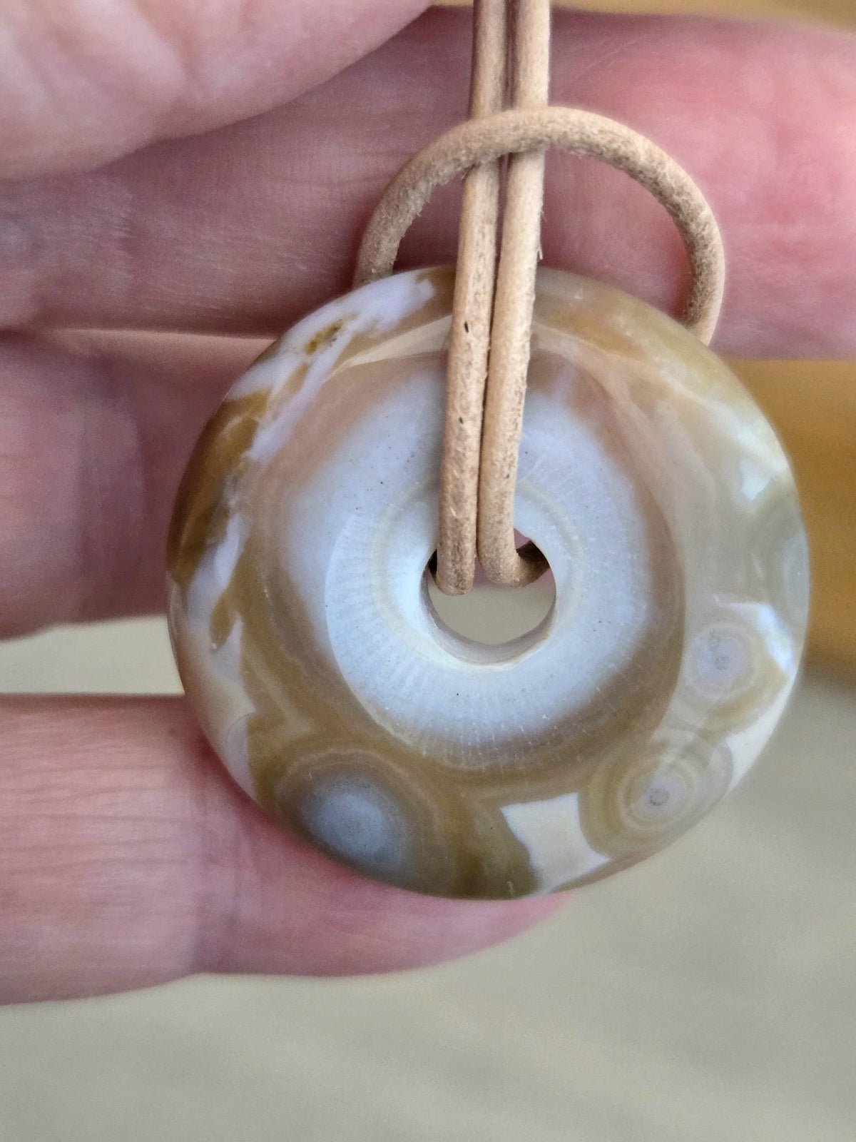Ozean Jaspis Donut, Ocean Jaspis, Ozeanjaspis Donut Anhänger, 30 x 8 mm, an verstellbarem Lederband