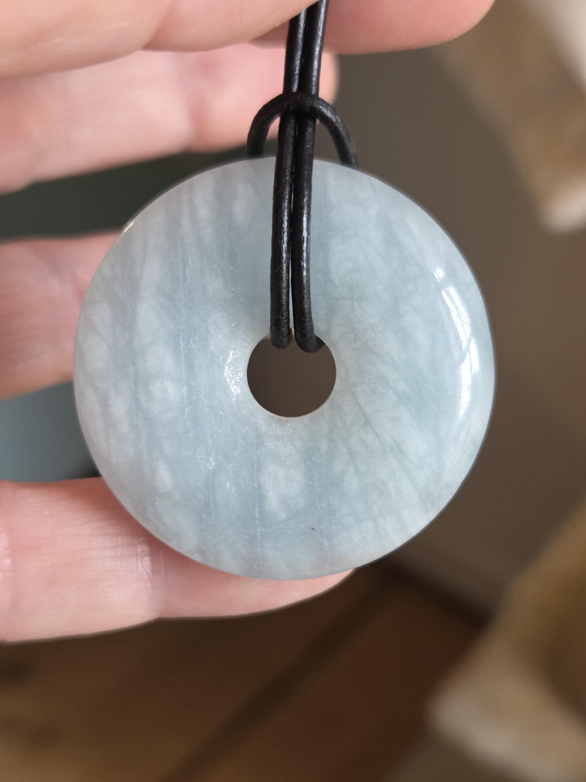 Aquamarin Anhänger, Donut an verstellbarem Lederband, 38 x 8 mm