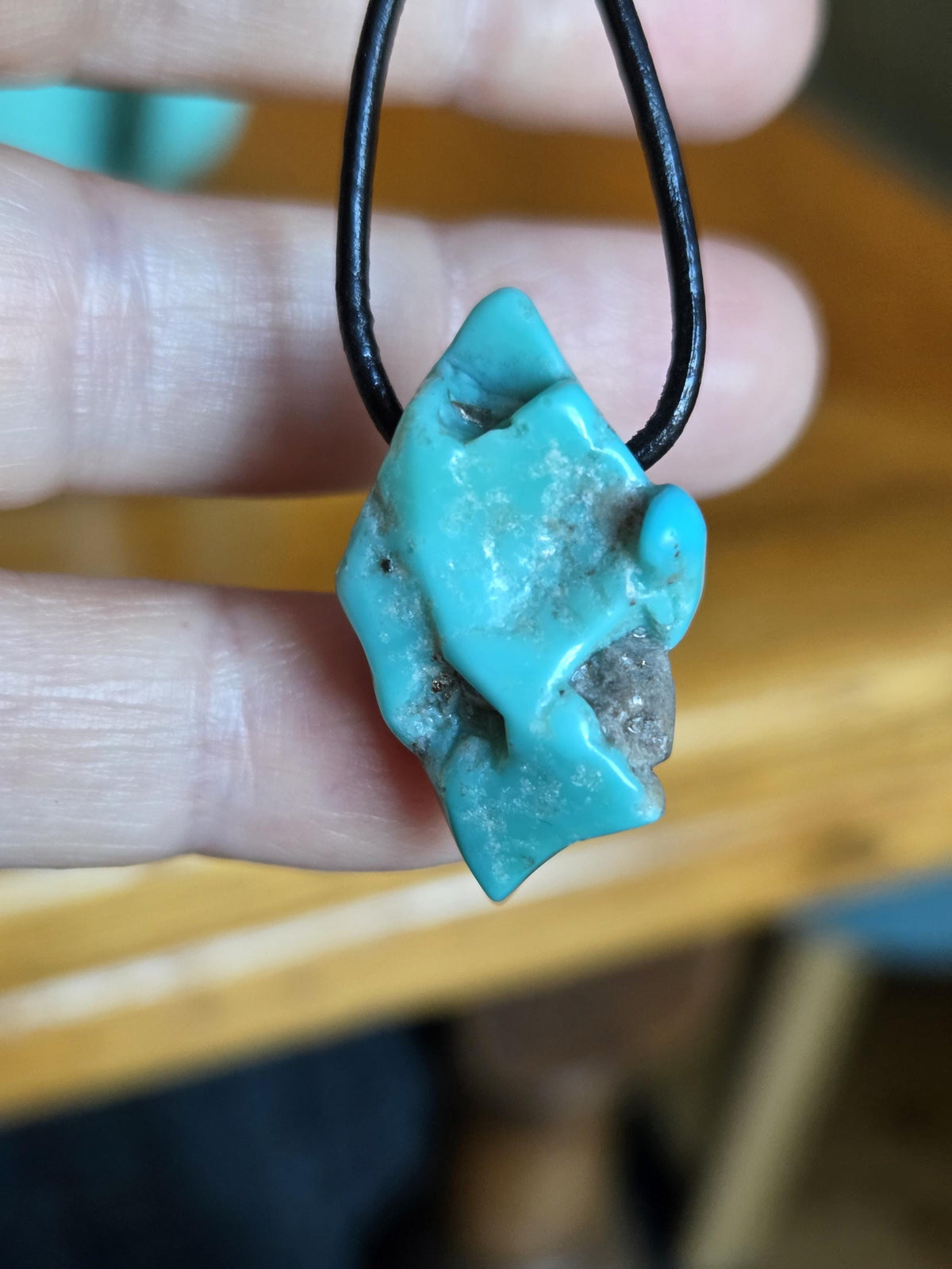 Arizona Türkis großer Nugget Anhänger, 30 x 19 x 15 mm, gebohrt, an verstellbarem Lederband
