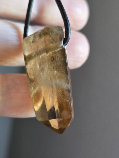 Citrin Kristall unbehandelt ungebrannt Citrin Spitze, 34 x 17 x 12 mm, gebohrt, an verstellbarem Lederband